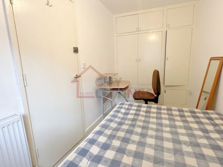 3 Bedroom Town House - Photo 2