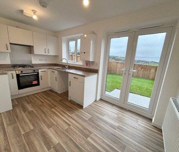 3 bedroom semi-detached house to rent - Photo 6