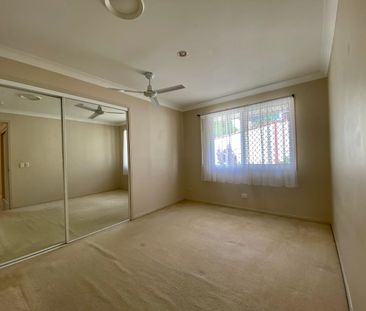 Spacious Family Home in Prime Robina Location! - Photo 6