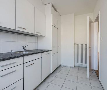 Urban apartment in a quiet side street - Photo 3