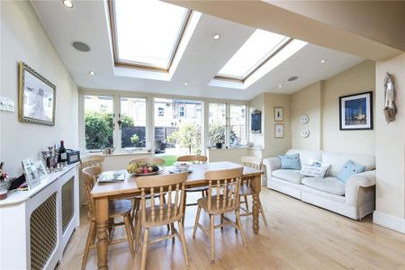 4 bedroom terraced house to rent - Photo 2