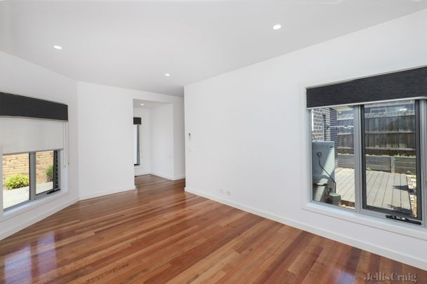 2/239A Victoria Road, Northcote - Photo 1