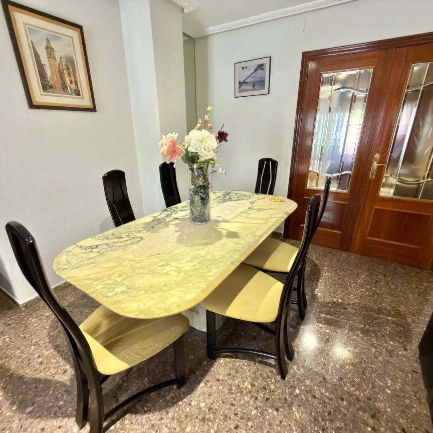 Piso de alquiler en Carrer de Montellano, San Ramón - Monte de Piedad - Photo 1