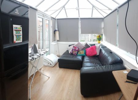 5 bedroom semi-detached house to rent - Photo 2