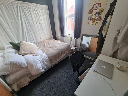 3 Bed - 11 Pennington Street, Woodhouse, Leeds - LS6 2JP - Student - Photo 2