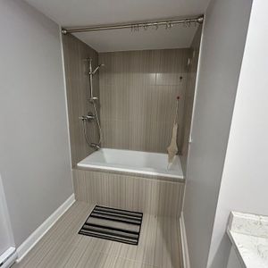 Charmant Et Grand 4 1/2 à Louer - Photo 2
