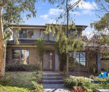 PREMIUM MOUNT WAVERLEY TOWNHOUSE WITH SOPHISTICATED STYLE - Photo 6