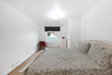 3 bedroom flat in 2 Greville Road - Photo 3