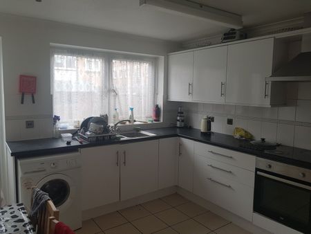 Room in a Shared House, London, SE17 - Photo 5