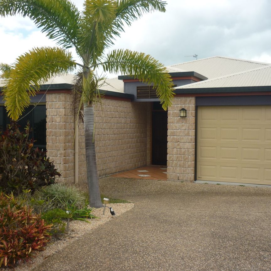 19 Sandringham Close - Photo 1