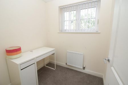 4 bedroom semi-detached house to rent - Photo 3