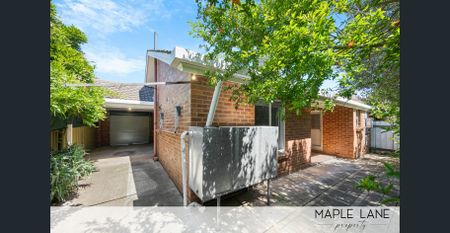 Quiet, quaint and near the beach! - Photo 3