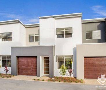 MODERN STYLISH 3 BED TOWNHOUSE IN GREAT LOCATION - Photo 3