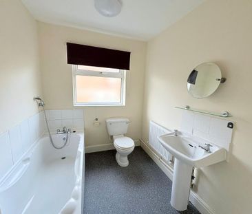 2 bedroom terraced house to rent - Photo 3