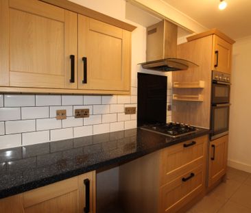 Great Heathmead, Stamford House Great Heathmead, RH16 - Photo 3