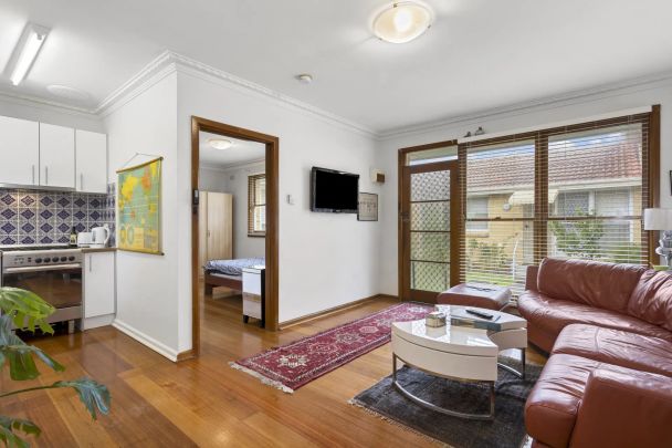 CHARMING 1 BEDROOM VILLA UNIT IN PRIME PARKDALE LOCALE! - Photo 1