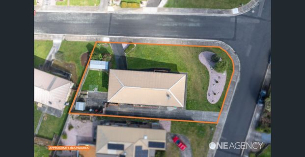 Well Maintained Large Family Home! - Photo 1