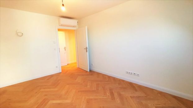 Moderne 4-Zimmer-DG-Wohnung mit hofseitigem Balkon - Photo 1