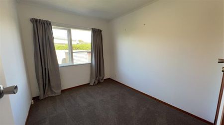 Unit 2, 1 Lyren Place, Half Moon Bay, Auckland - Photo 4