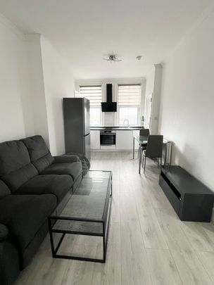 2 Bed Flat, London, W3 - Photo 1