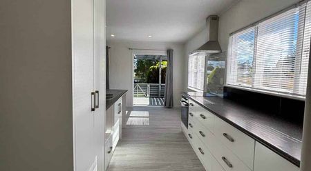 Freshly Renovated and looking fantastic! - Photo 2