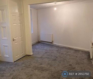 3 bedroom end of terrace house to rent - Photo 2