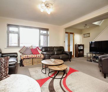 4 bedroom semi-detached house to rent - Photo 3