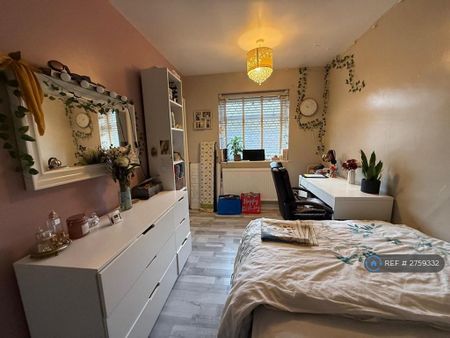 4 bedroom terraced house to rent - Photo 5