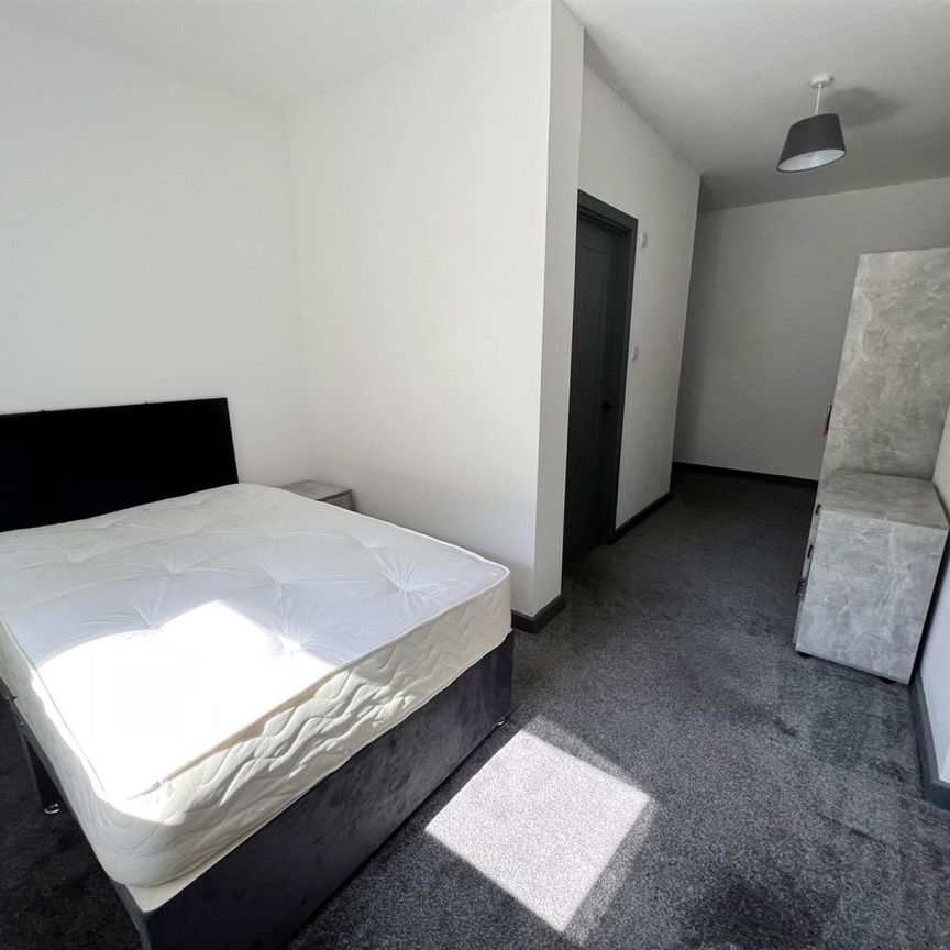 4 bedroom Student Flat to rent in Medburn House, Barker Street, Shieldfield, Newcastle Upon Tyne - Photo 1