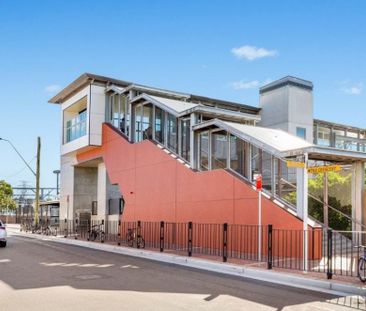 Ground Floor Full-Brick Apartment With Private Courtyard - Photo 6