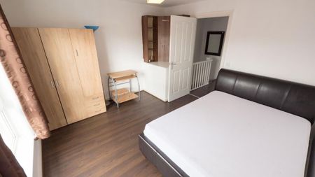 Room in a Shared House, Hitchen Street, M13 - Photo 2