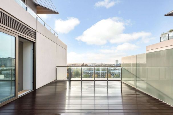 A beautifully presented sixth floor apartment with roof terrace. - Photo 1