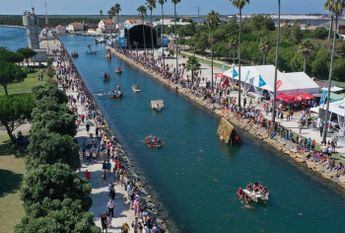 Apartamento T2 Mobilado na Praia da Barra.