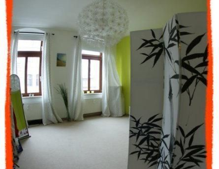 2-Zimmer-Wohnung mit EINBAUKÜCHE und einem herrlichen Ausblick auf den Römerplatz zu vermieten! - Foto 1