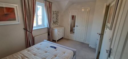 5 bed end of terrace house to rent in Three Valleys Way, Bushey, WD23 - Photo 2