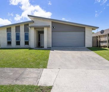 Modern 4 bedroom home - Photo 4