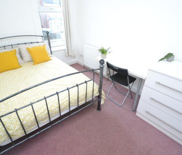 6 bedroom semi-detached house to rent - Photo 1