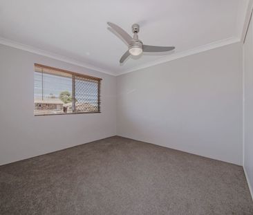 Spacious Two-Bedroom Unit in a Convenient Greenslopes Location - Photo 4