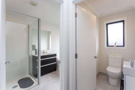 Executive 3-bedroom family home in Halswell - Photo 3