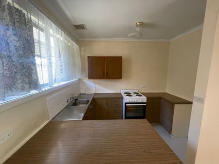 Cozy 1 Bed Unit in the Heart of Springvale - Photo 3