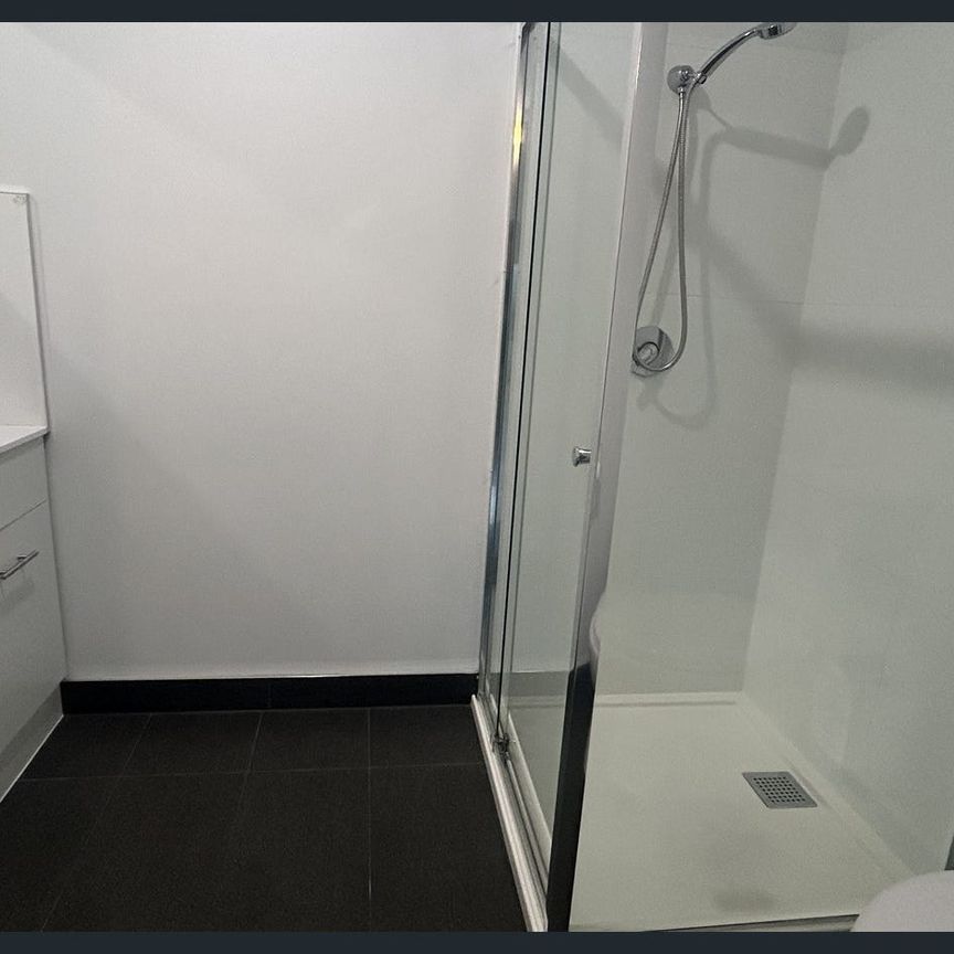 Top floor unit - Great location - Photo 1