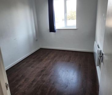 2 bedroom block of apartments to rent - Photo 6