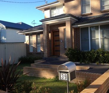 3 Bedrooms Duplex with Extra Study Room and Ducted Air Conditioning - Photo 4