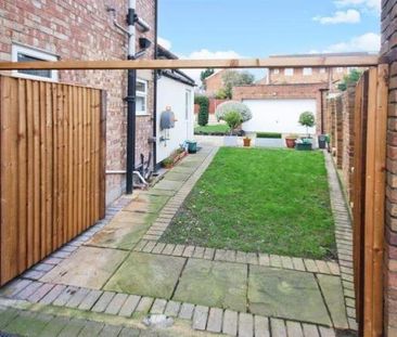 4 bedroom semi-detached house to rent - Photo 2