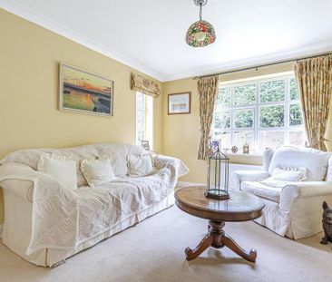 6 bedroom detached bungalow to rent - Photo 1