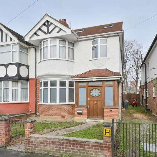 Ashfield Road, Poet's Corner, W3 - Photo 1