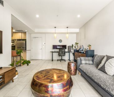 'La Vida' Living – Spacious One-Bedroom with Rooftop Pool & Sauna - Photo 1