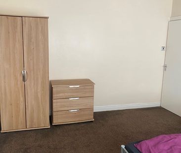 4 Bed Semi-Detached House, Mornington Crescent, M14 - Photo 6