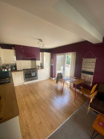 3 Bed Semi-Detached House, Roundhay Grove, LS8 - Photo 4