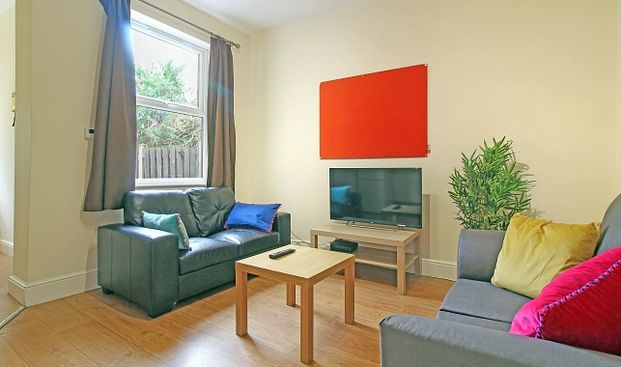 Fantastic 3 bedroom student property - Photo 1
